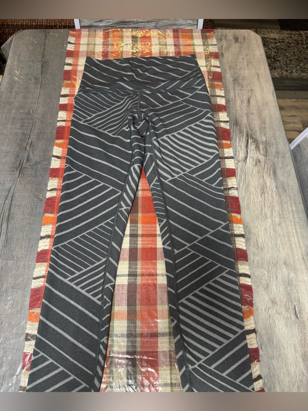 lululemon athletica woman’s Charcoal Gray Geometric Joggers